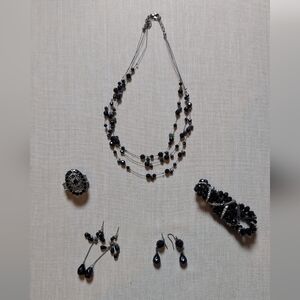 Elegant Black Jewelry Set
